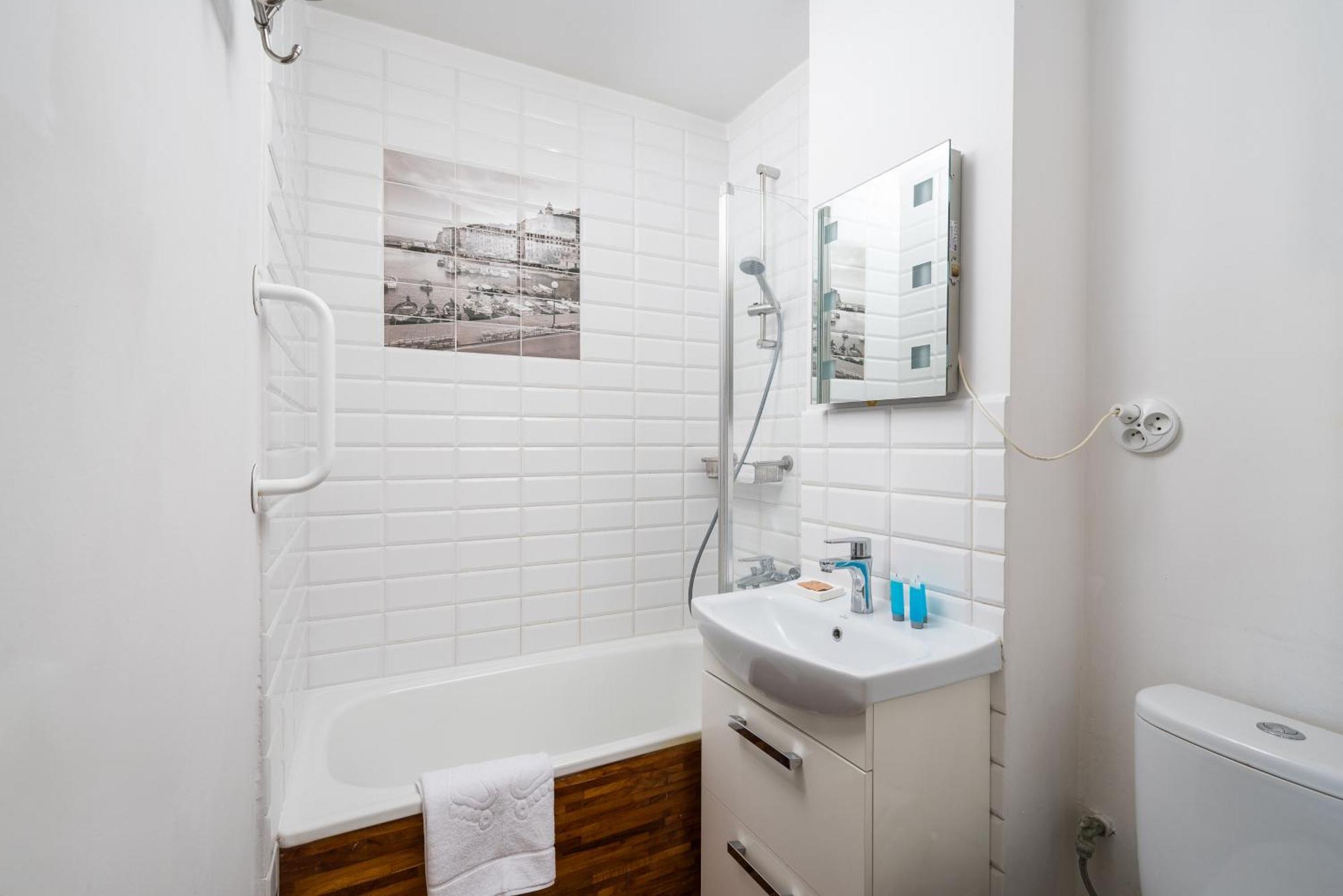 Solec 2-bedroom Vistula Apartment *