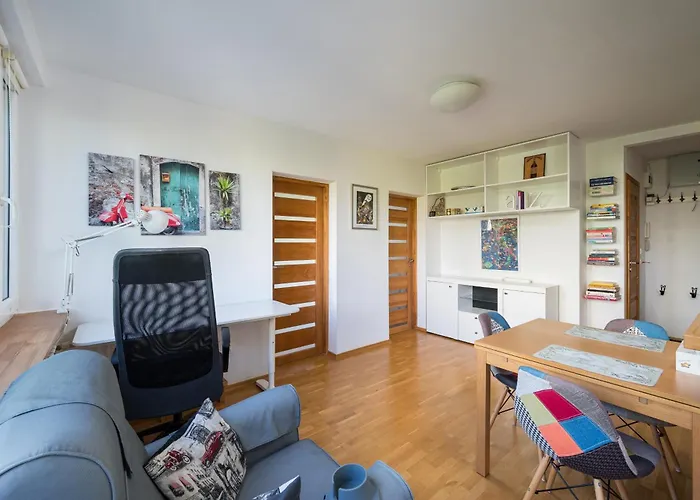 Solec 2-Bedroom Vistula Apartment