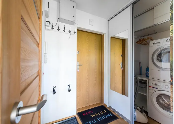 Solec 2-Bedroom Vistula Apartment